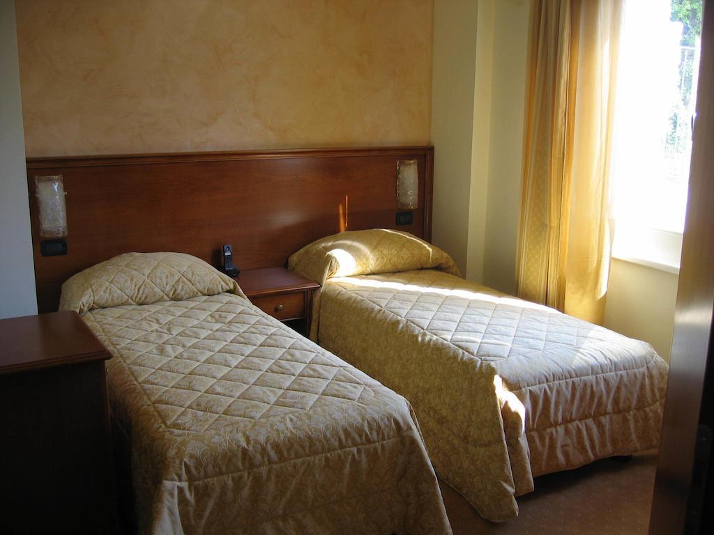 Albergo Ristorante Montebaldo Лимоне-суль-Гарда Номер фото